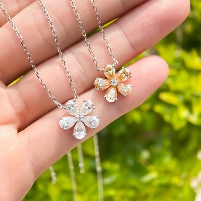 925 Silber Tropfen-Moissanit D Color Halskette Mit 5-Blume Geschenk Für Freunde