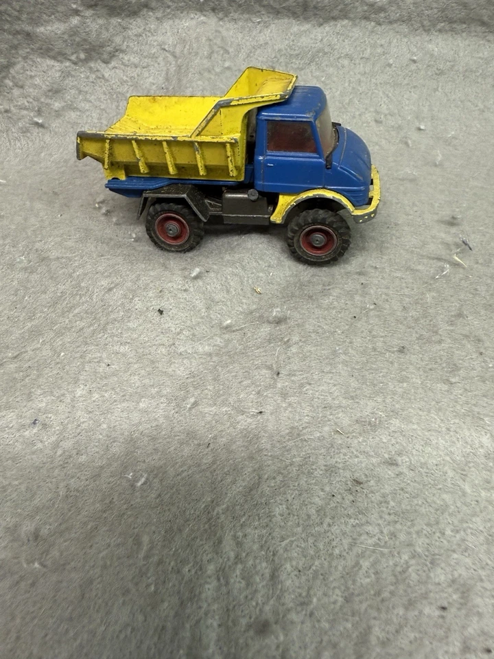 VINTAGE CORGI TOYS 4 INCH UNIMOG 406 DUMP TRUCK GREAT BRITAIN - Image 3 of 4