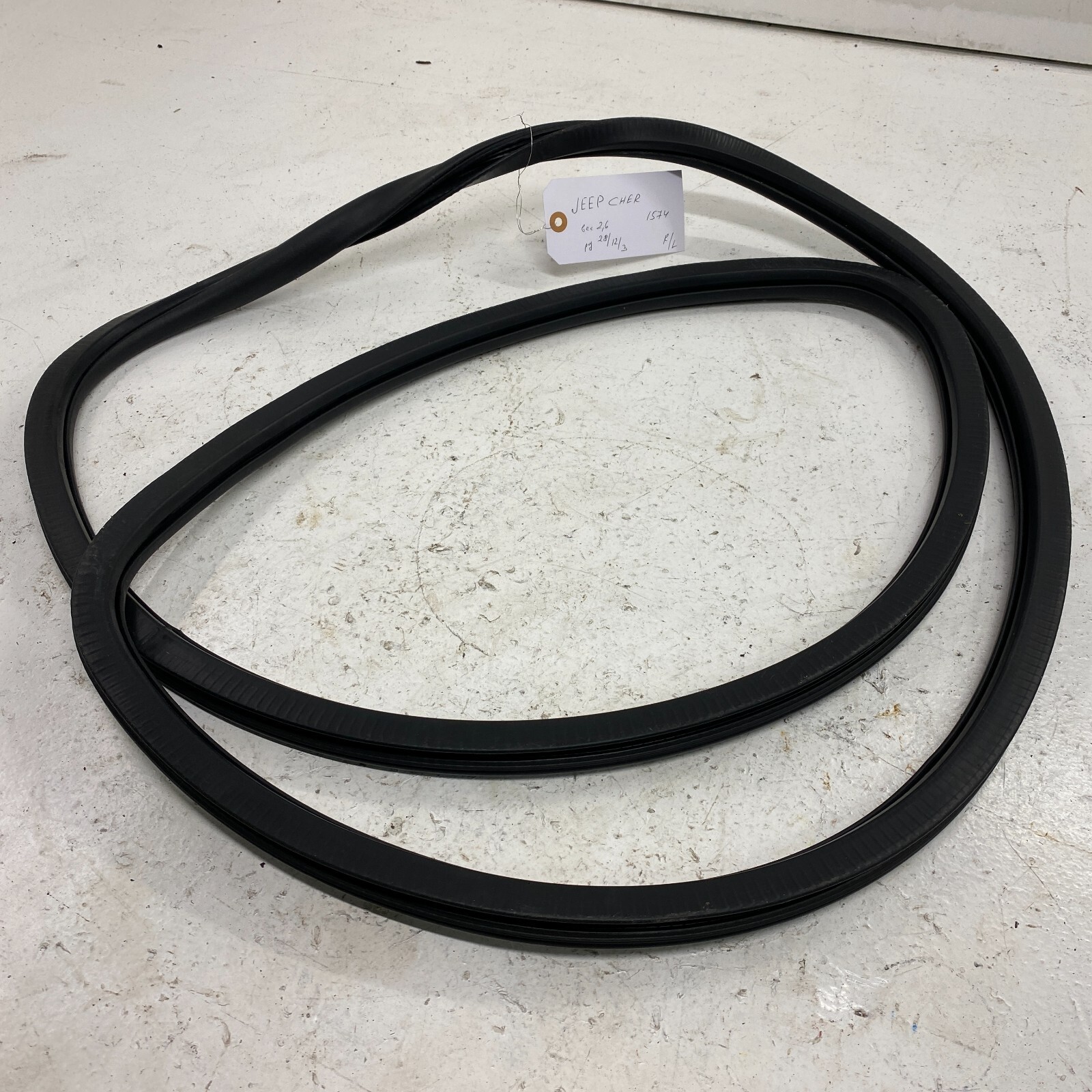 20142018 Jeep Cherokee WEATHERSTRIPREAR Left or Right Door Body Mounted OEM eBay