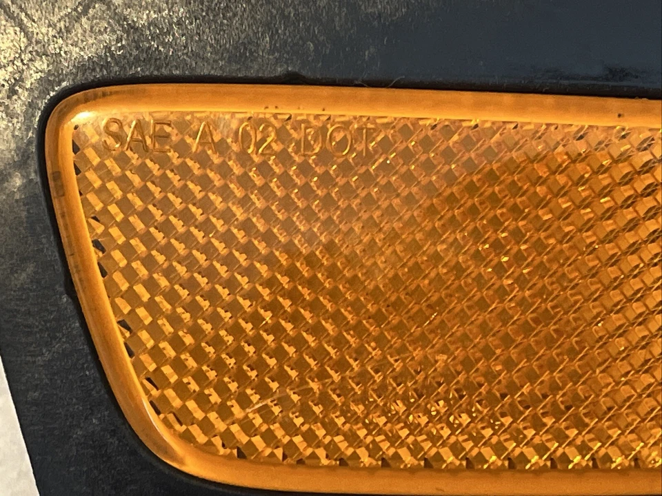 VW Touareg 2007-10 -- передний боковой правый отражатель -- изготовитель оборудования - Изображение 2 из 4