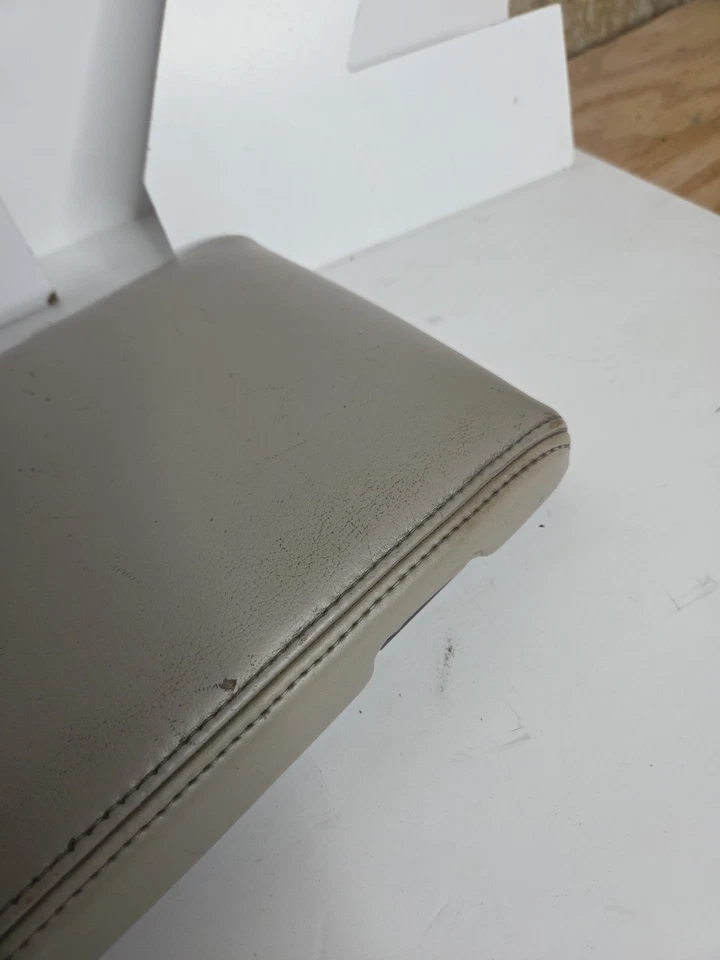 GREYSTONE 03-11 LINCOLN TOWN CAR CENTER CONSOLE STORAGE ARMREST LID ARM REST Foto 4 de 4