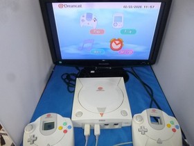 US Sega Dreamcast Console in Box 2 controllers VMU memory card games bundle
