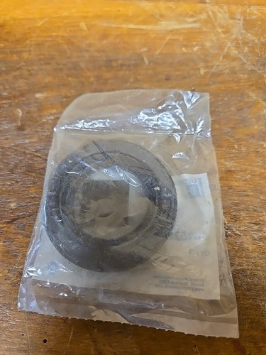 NEW GM OEM FRONT- AXLE SEALS- GENERAL MOTORS GMC 15286593 - Picture 2 of 2