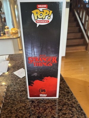 Funko Pop! Moments Deluxe with Case: Stranger Things - Dustin