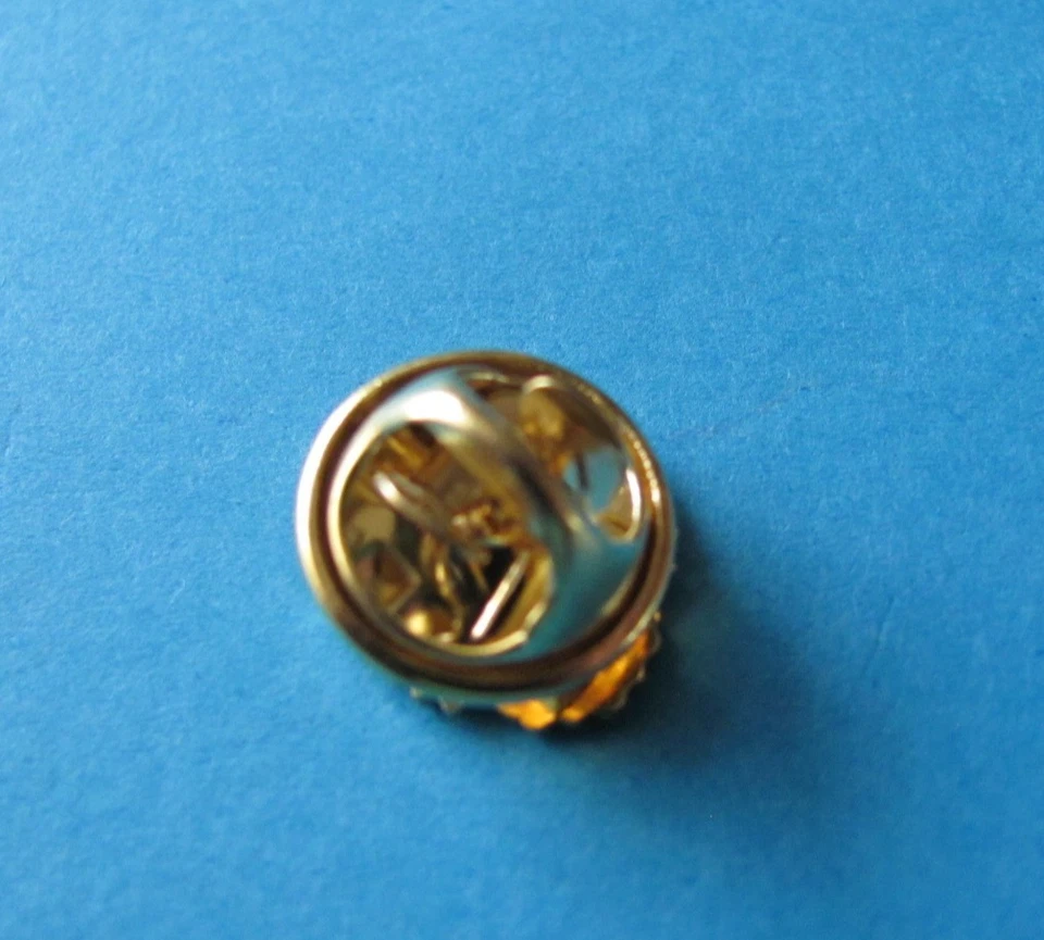 Vintage TINY BARCLAYS Bank  3 Crowns Staff Pin Badge. VGC. Metal. - Image 2 of 4