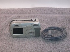Vintage SONY Cyber Shot DSC-P32 Digital Camera   Memory Card For Parts or Repair