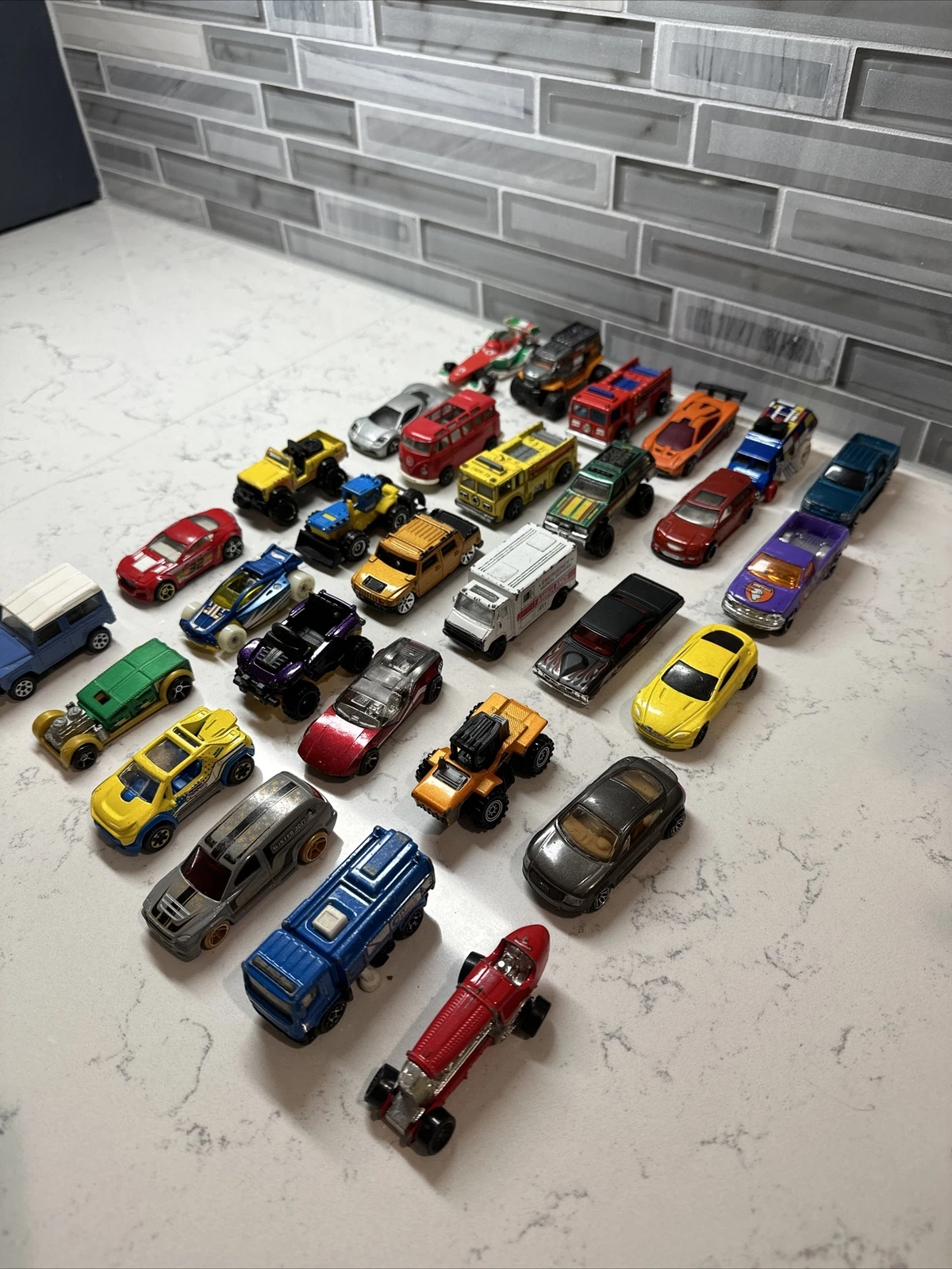 hot-wheels vários carros caminhões lote de 30 envio grátis 
