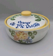LOUISVILLE STONEWARE KENTUCKY COUNTRY FLOWER COVERED CASSEROLE  YELLOW TRIM 9"