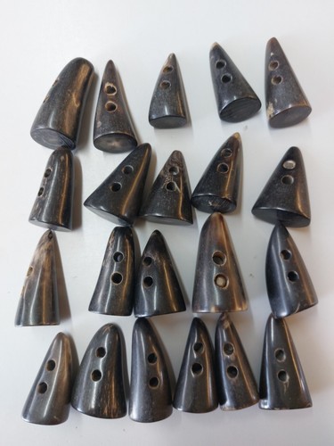 Genuine Buffalo CHUNKY Horn Toggle - Two Hole. 40-50mm, Dark and Polished x 6 - Picture 3 of 5