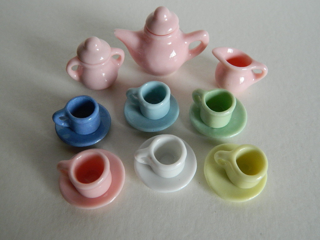 (KP2.18)1/12th scale  DOLLS HOUSE CHINA ART DECO STYLE TEA SET