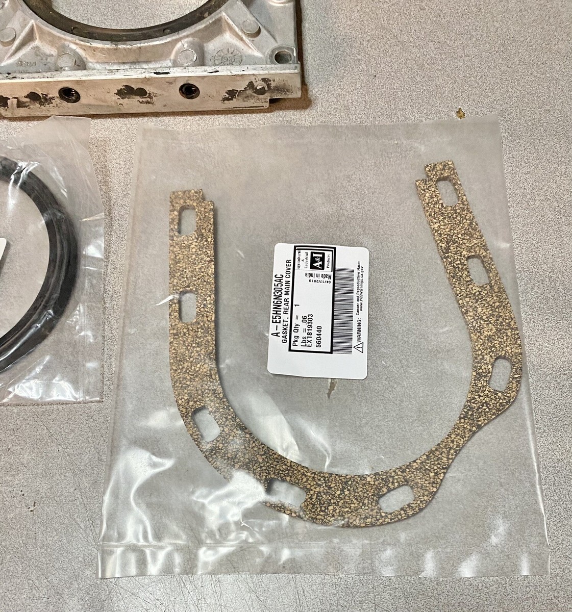 Ford Crankshaft Rear Main Seal Housing 81868536 * A-E5NN6701BA * A 