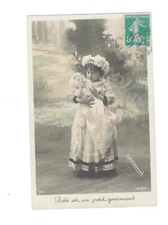 SD1797  VINTAGE TOYS  LITTLE GIRL WITH HER VICTORIAN  DOLL RPPC