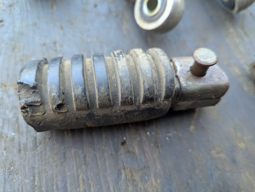 1979 YAMAHA GT80 REAR SHOCKS KICK STAND FOOT PEGS - Picture 3 of 10