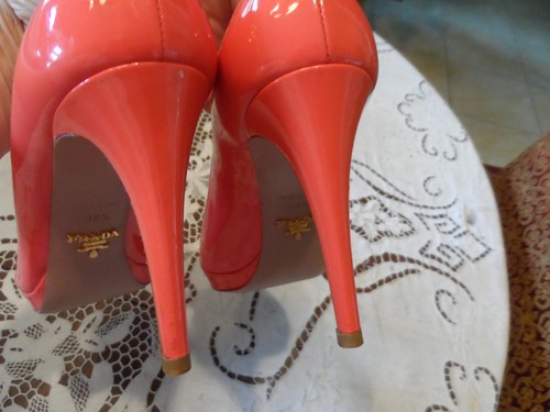 Nuevos zapatos de salón Prada de charol de becerro rosa con punta abierta talla 38,5B - Imagen 13 de 18