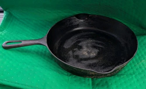 Vintage Griswold Cast Iron Skillet #7 – Small Logo, Erie PA (701)