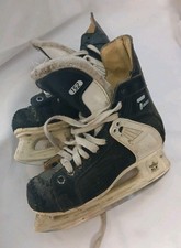 CCM Tacks 152 Junior Ice Hockey Skates SL-2500 Blades Black White size 3 1/2
