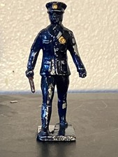 VINTAGE LINCOLN LOGS LEAD POLICEMAN FIGURINE