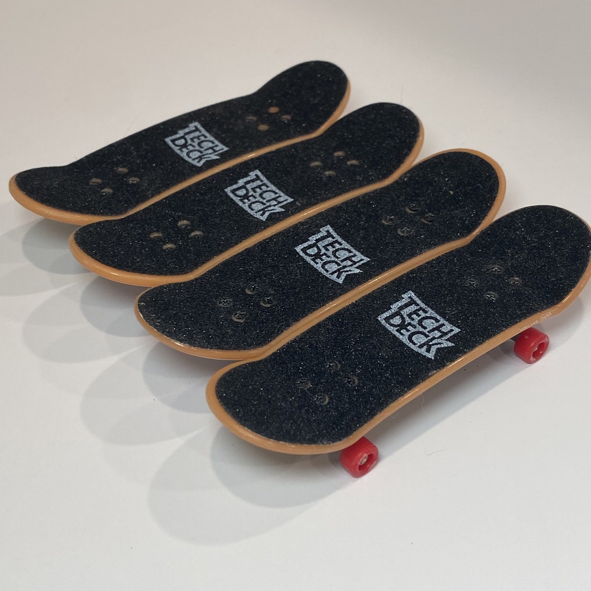 その他 TECH DECK 17 PIECES INITIAL DEAD STOCK Tech Deck Bundle: 4x “Shut Skates” 29mm Tech Deck Fingerboard