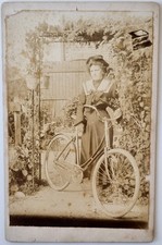 Tolles CDV Foto - um 1902 - hübsch gekleidete Dame mit Fahrrad im Garten - rar