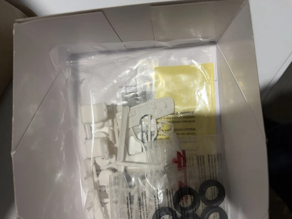 AMT 1969 Yenko Chevy Camaro 1:25 Scale Plastic Model Kit 1093 Sealed Parts - Image 4 of 4