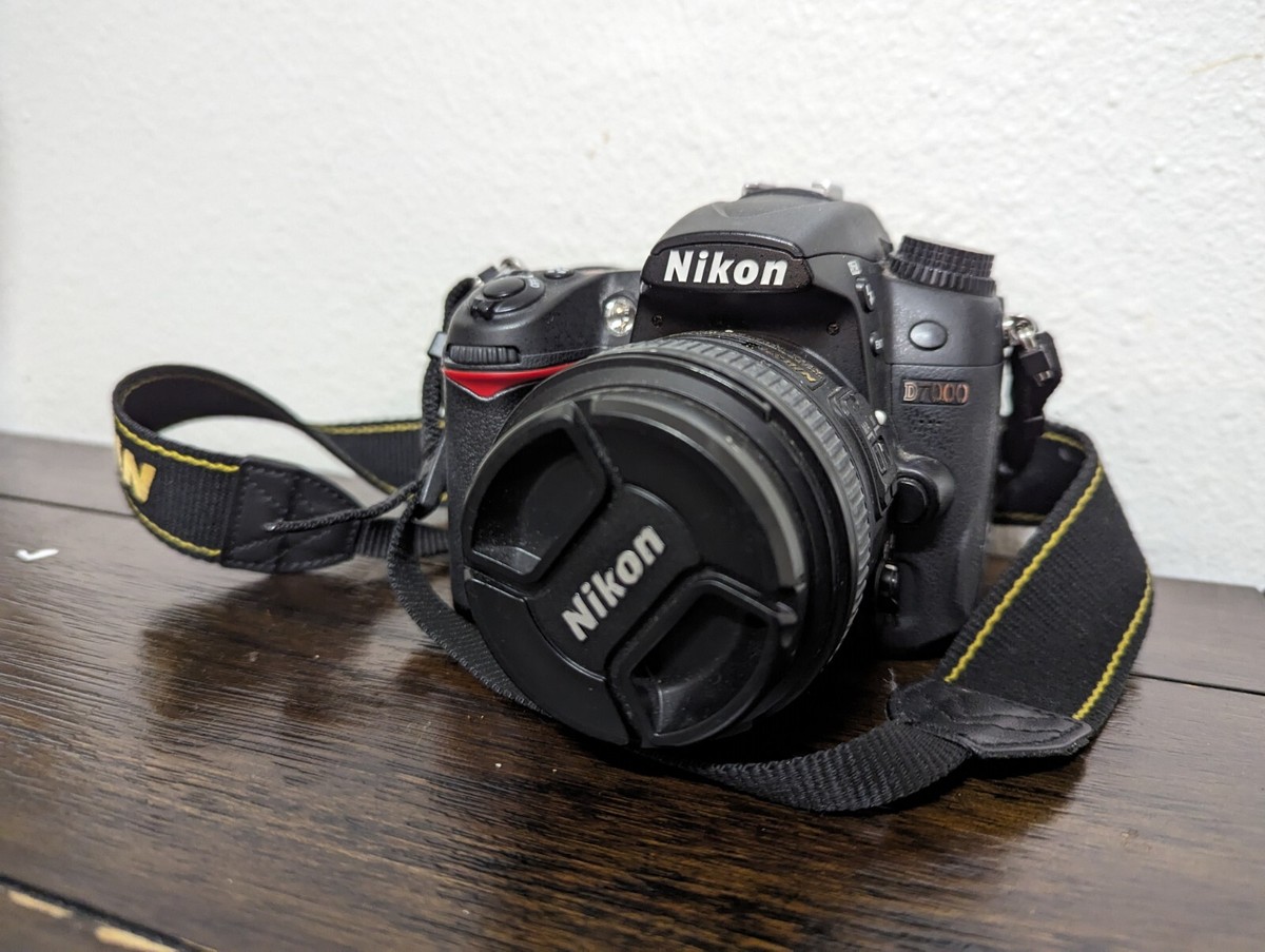 nikon d d7000 digital camera with extras