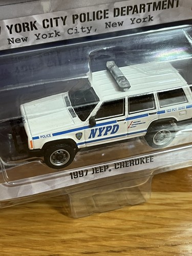 Greenlight 1/64 Hot Pursuit 1997 Jeep Cherokee NYPD Limited Edition Series 38 - Picture 6 of 8