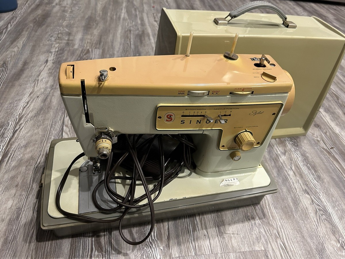 Vintage Singer Stylist Model 413 ZigZag Sewing Machine In Carry