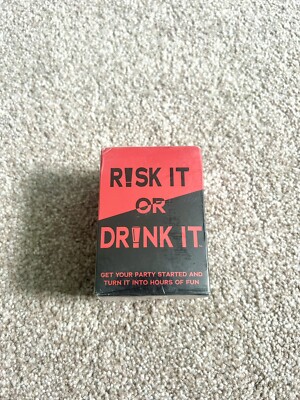 RISK IT OR DRINK Spaß Partyspiel für College Pregame Night lustige Wagnisse