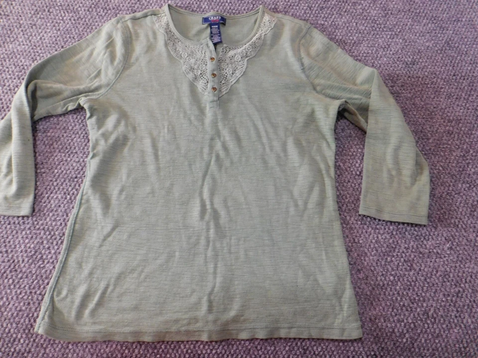Blusa Chaps Mujer Mediana Verde Henley Botón Clásico Top Informal Foto 2 de 4