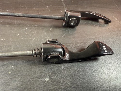 Par de pinchos negros de liberación rápida para bicicleta Carrera Shimano #9 no coincidentes - Imagen 4 de 6