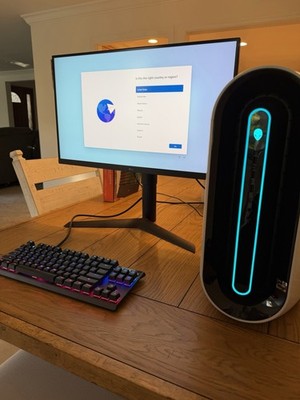 Alienware Aurora R10-(Gaming Bundle- Alienware, LG And Steelseries Set)