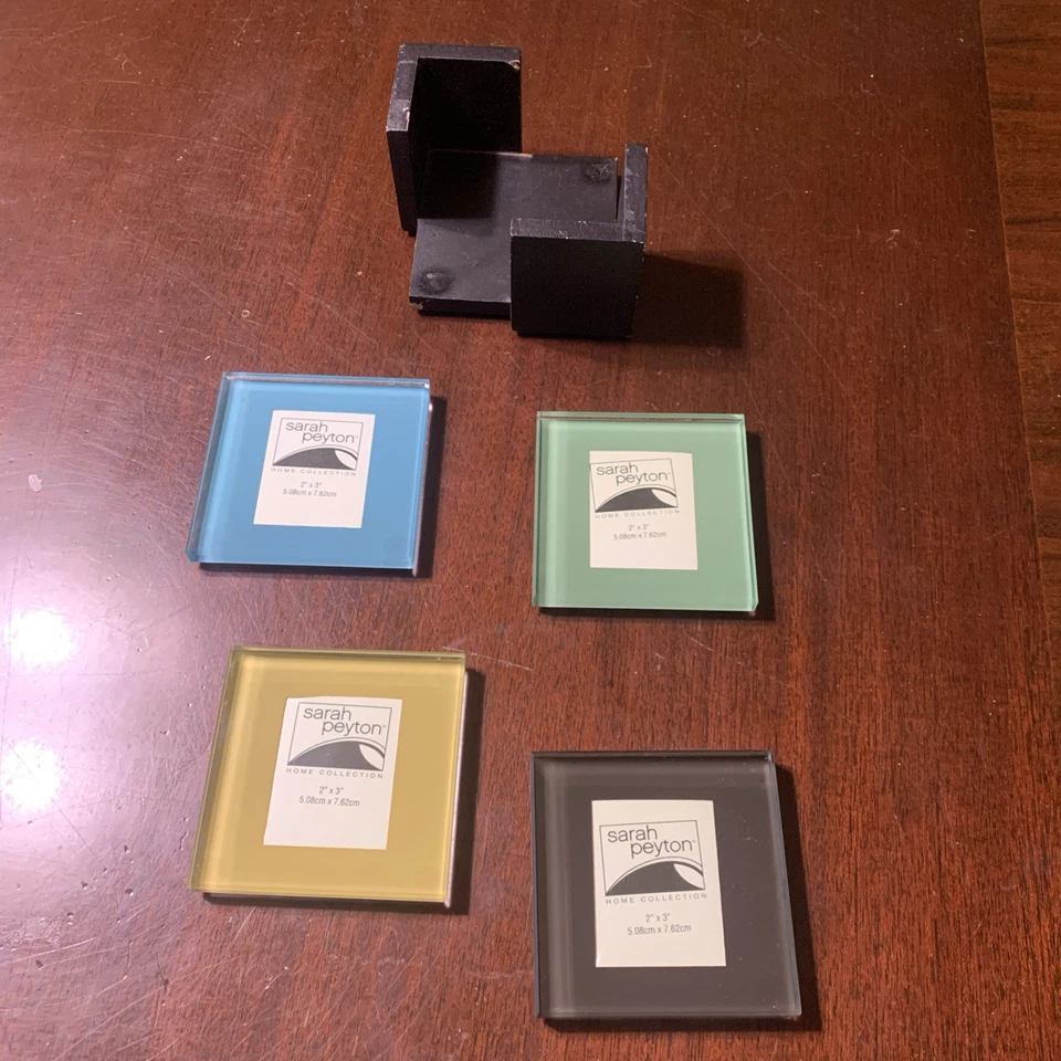 Paquete de 4 posavasos fotográficos de vidrio macizo Sarah Peyton con estante de almacenamiento de madera Foto 2 de 4