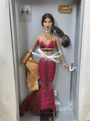 2005 Integrity Toys FR Behind Velvet Ropes Natalia Fatale Doll