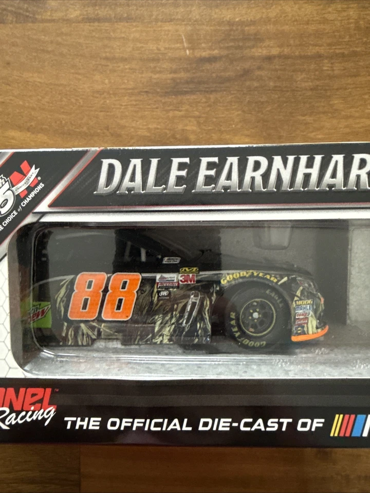RARE 2017 LIONEL RACING DALE EARNHARDT JR. AXALTA DUCKS UNLIMITED DIE CAST CAR - Image 2 of 4