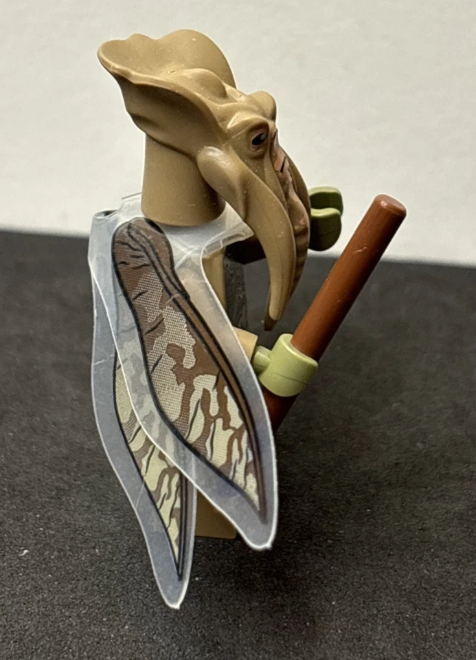 LEGO Star Wars Poggle the Lesser Minifigure - Image 4 of 4