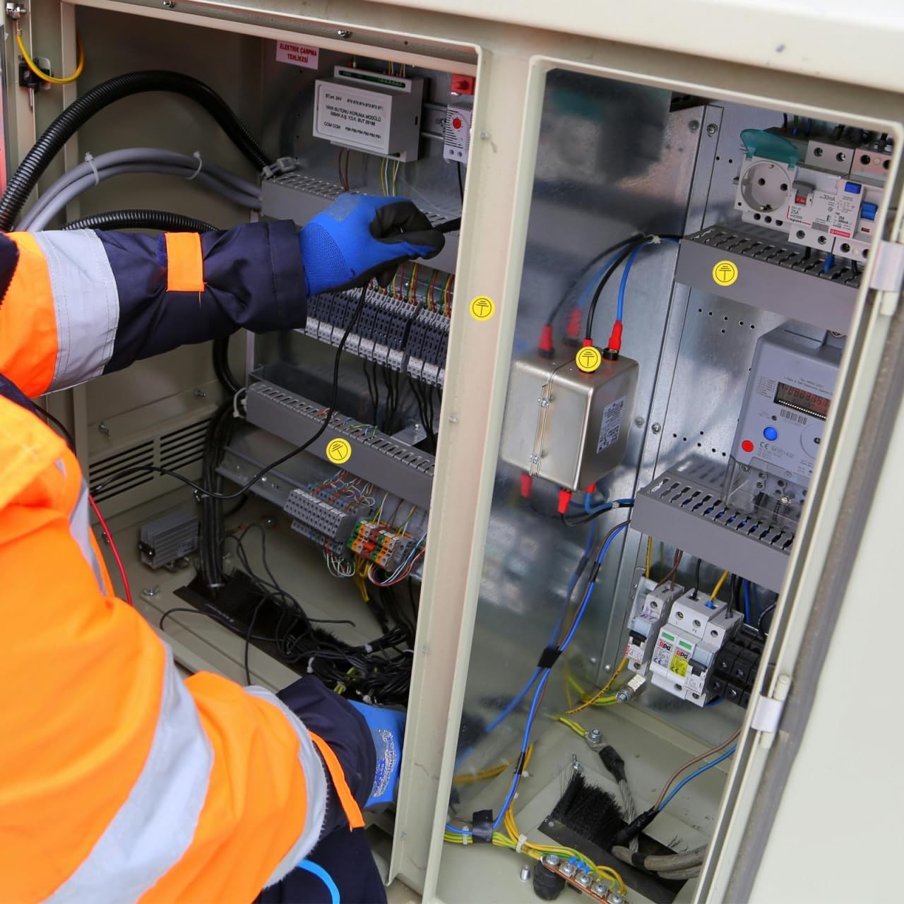 iplusmile 800pcs Ground Symbol Stickers Labels 1.00X1.00X0.10CM, Yellow 