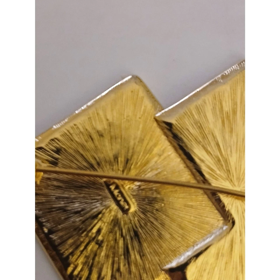Broche prendedor cuadrado geométrico tono dorado esmalte negro vintage años 80 audaz Foto 4 de 4