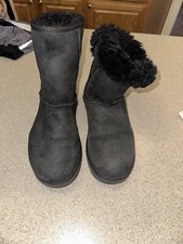 UGG Classic Short Boot for Women, Size 9- Black Gently Used