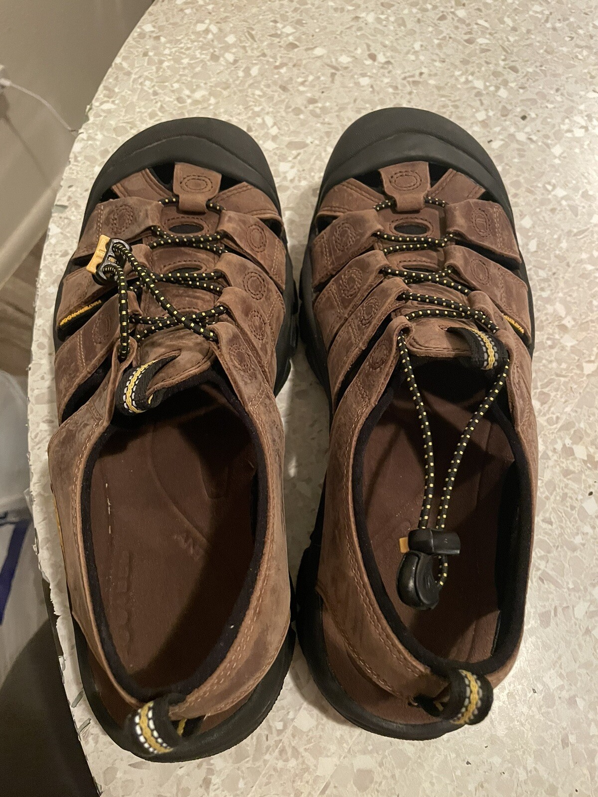 Sandalo in pelle Keen Newport sport acquatici da uomo US 11 1001870 ottime condizioni