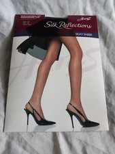 NIP~Hanes Silk Reflections Non-Control Top Pantyhose Size A/B Color:CLASSIC NAVY