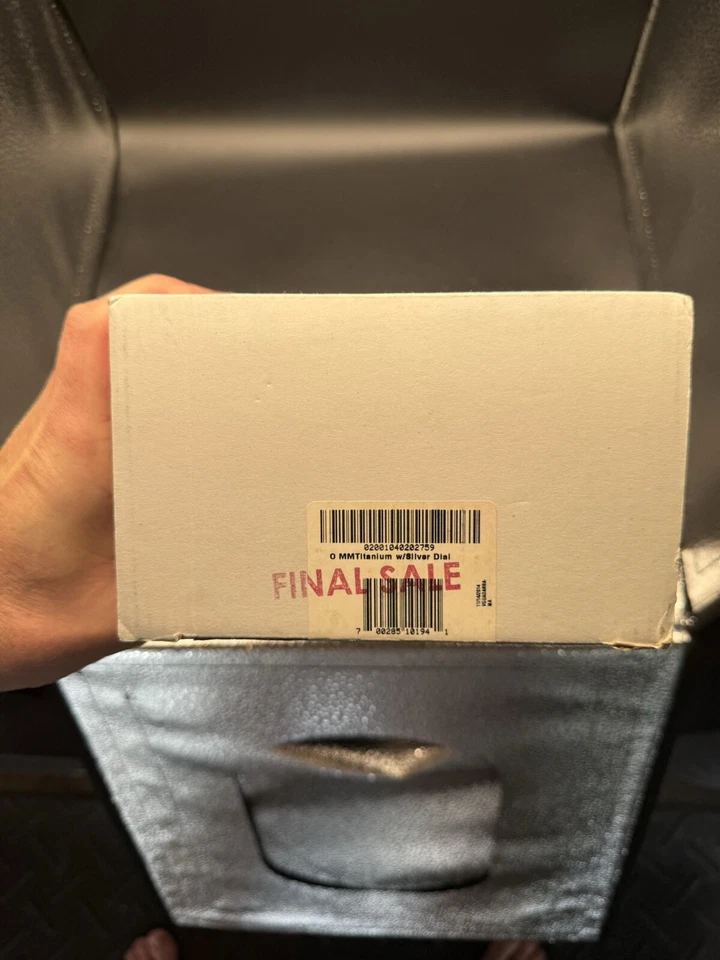 Reloj Oakley Minute Machine Gen 2 esfera plateada titanio Foto 4 de 4