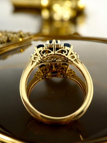 Vintage Natural Sapphire and Diamond 3-Stone Ring in 14K Gold – Antique Jewelry - Picture 3 of 4
