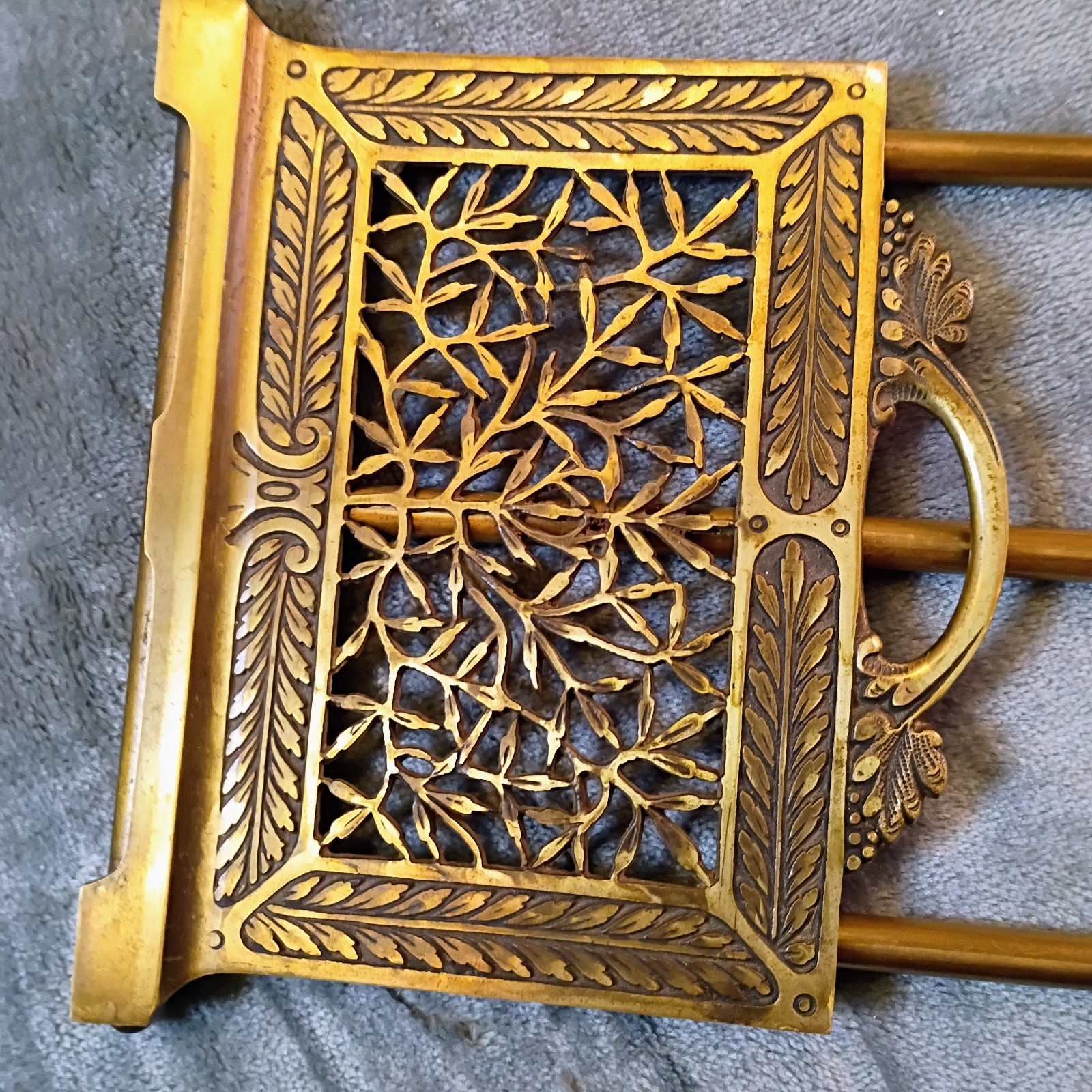 Bradley & Hubbard Antique “Frogskin” Leaves Expandable Brass Book Rack 12-22 In.