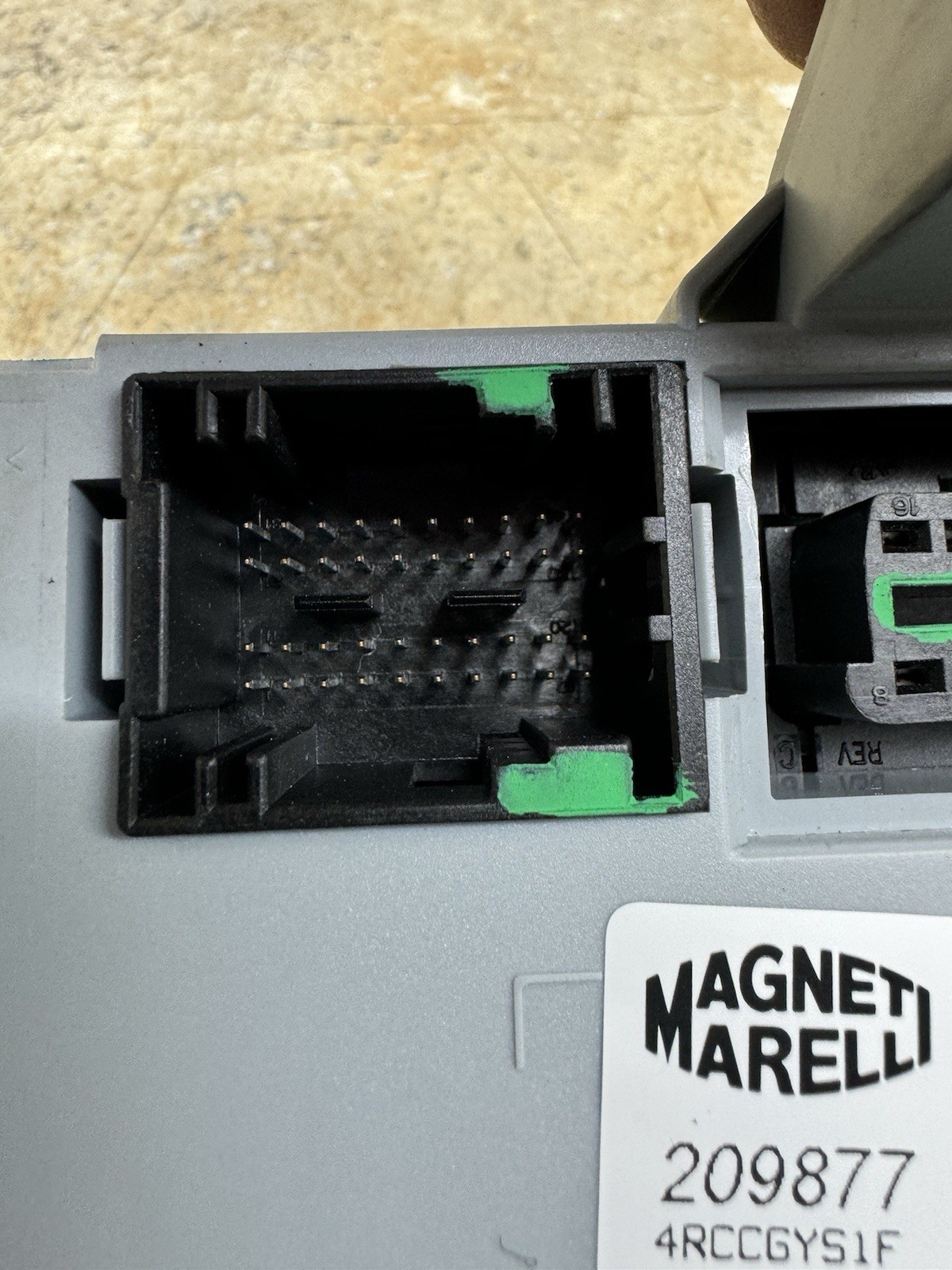 15K 2005 Maserati Quattroporte M139 BCM Body Control Module Fuse Box 209877 876