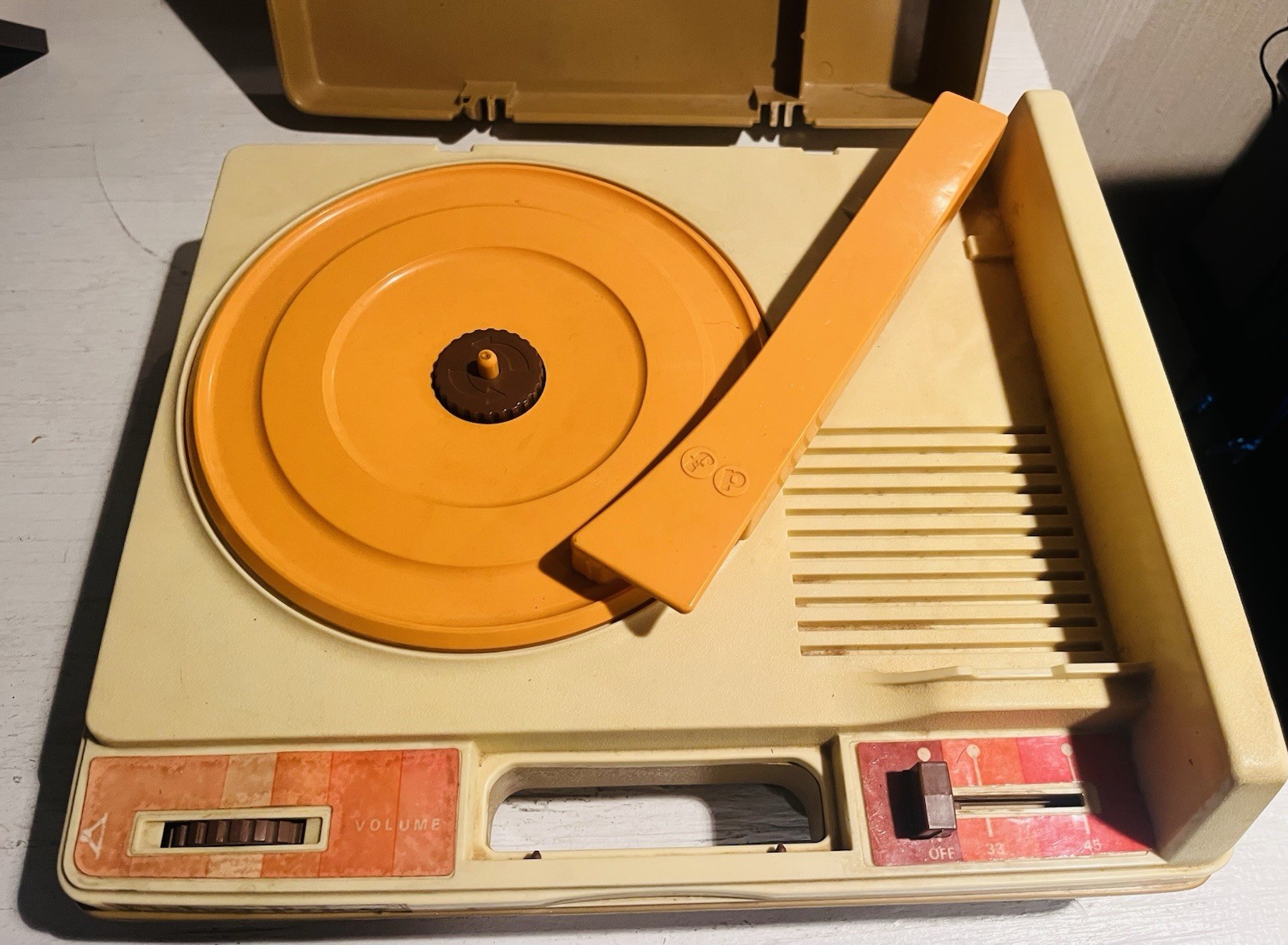 Fisher Price Phonograph  1978 #825 w/ Original Box and Owner's manual Powers On!