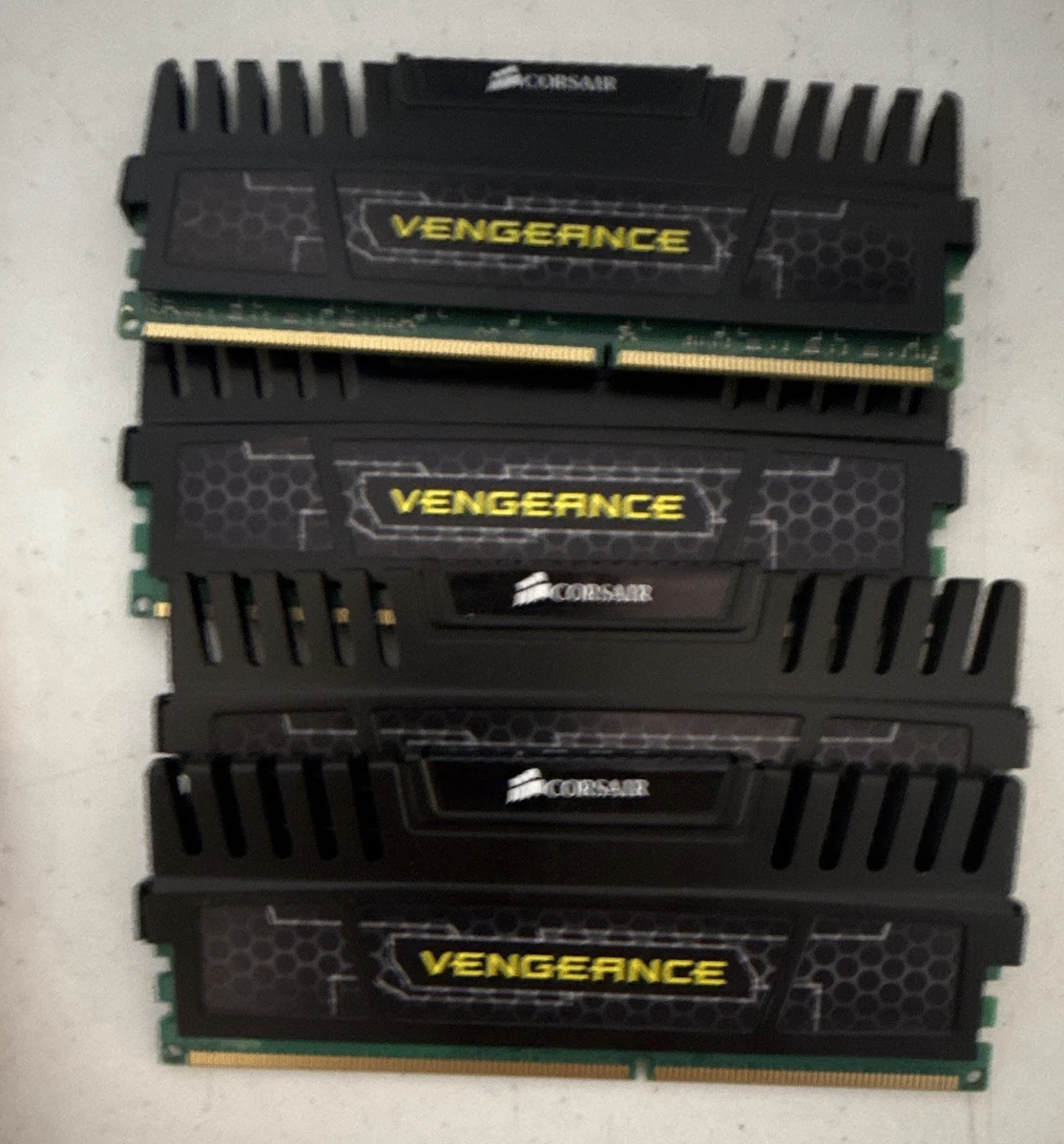 PC3-17000 (DDR3-2133) Bus Speed Computer RAM 16 GB Total Capacity
