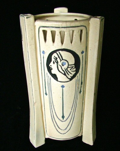 WELLER 8 1 2 ETHEL CREAMWARE THREE SIDED ART DECO FEMALE FACE VASE 