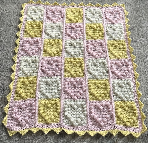 GEHÄKELTE HANDARBEIT BABY MÄDCHEN DECKE POPCORN HERZSTICH ROSA-GELB-CREME - Bild 7 von 7