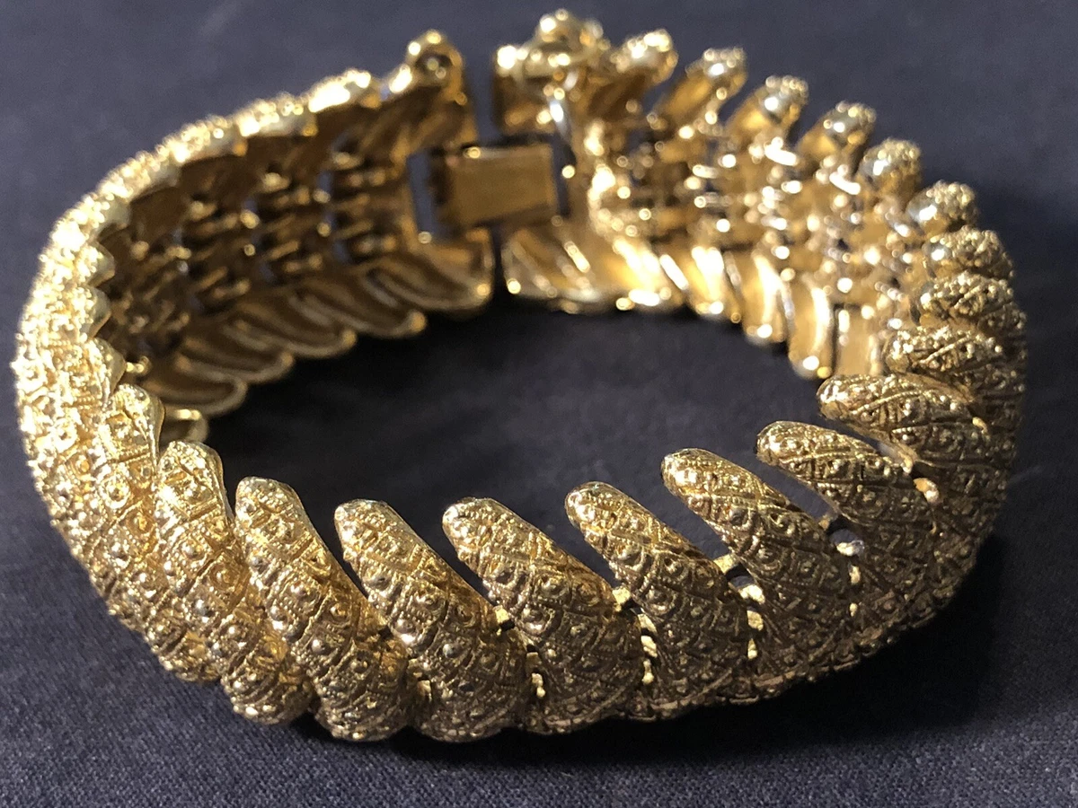 Beautiful Vintage Signed Monet Jewelry Bracelet Brushed Gold Tone 7.5