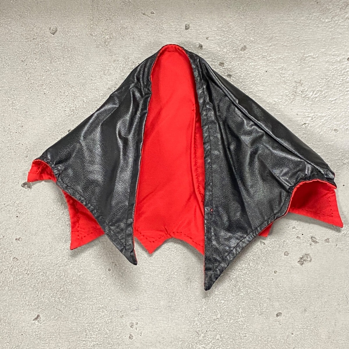 SU-MF-BTWM: 1/12 Black Red Wired Cape for McFarlane Multiverse